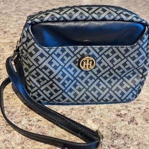 NWOT, TOMMY HILFIGER CROSSBODY
